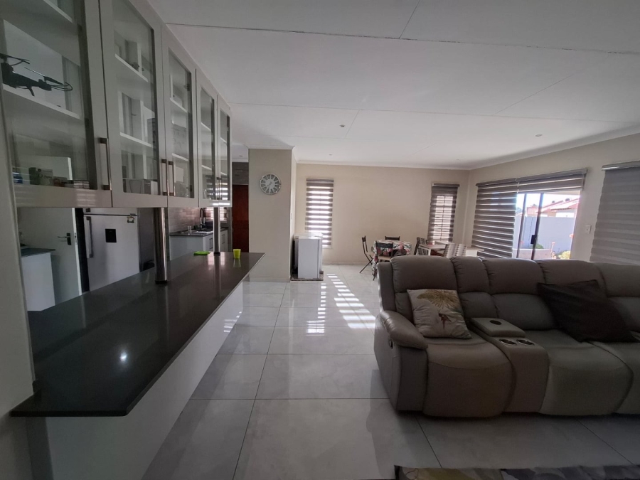 4 Bedroom Property for Sale in Waterkloof East North West